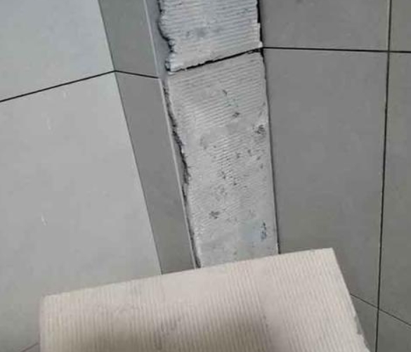 合江瓷砖空鼓维修公司分享下厨房瓷砖脱落的补救措施。
